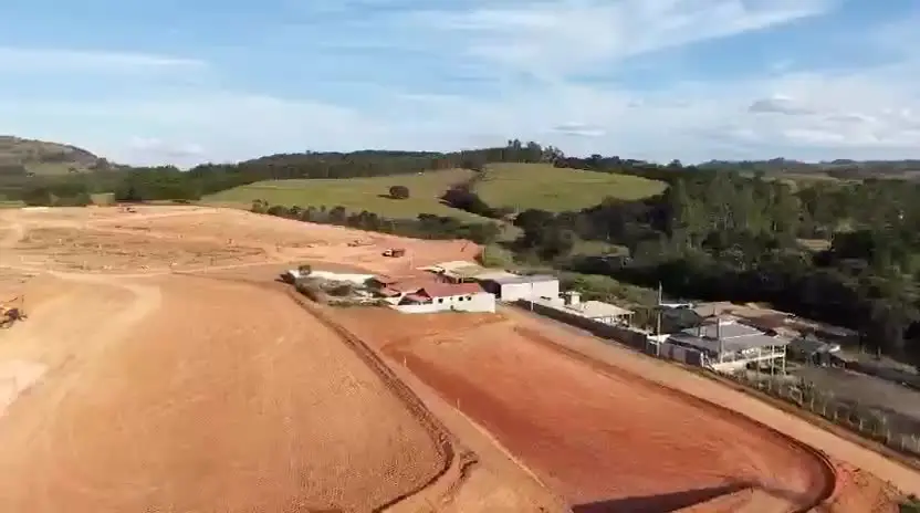 Imagens aéreas dos lotes do Polo Industrial Evolua, em Carmópolis de Minas